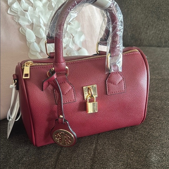 Stunning small Burgundy duffle Handbag - Picture 1 of 2